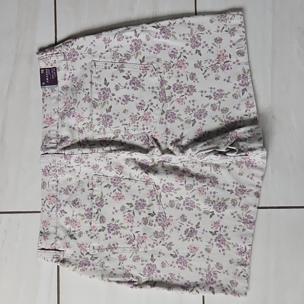 NWT Gloria Vanderbilt Floral Print Amanda Shorts [Size 16] - Picture 3 of 6